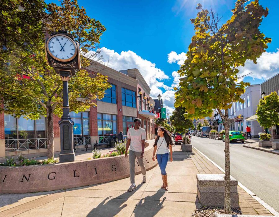 Truro-summer-downtown